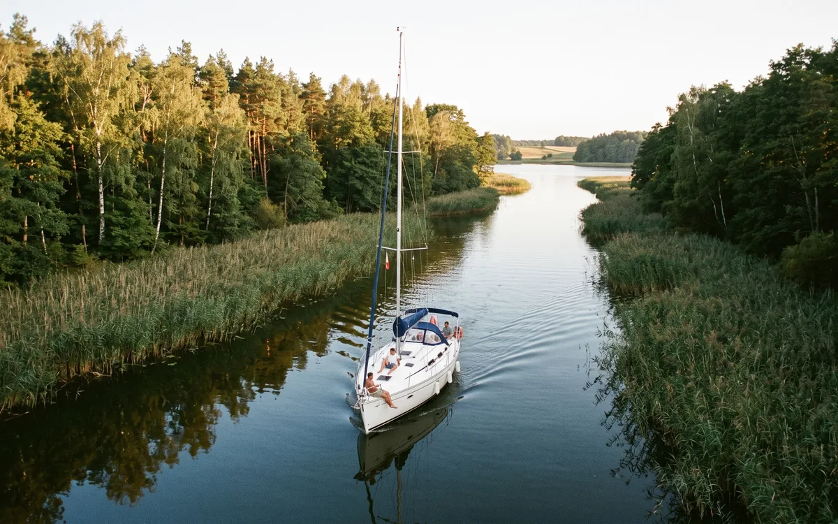 Czarter jachtów Mikołajki – wypłyń z Wilkas, dopłyń w jeden dzień