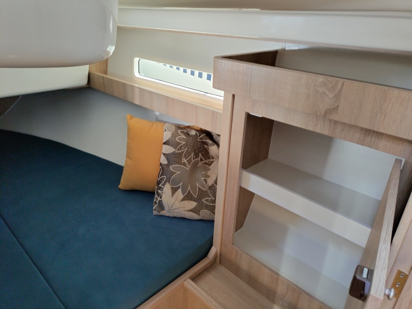 Antila 28.2 - Barbados – zdjęcie 70/103 – jacht na Mazurach (port Wilkasy)