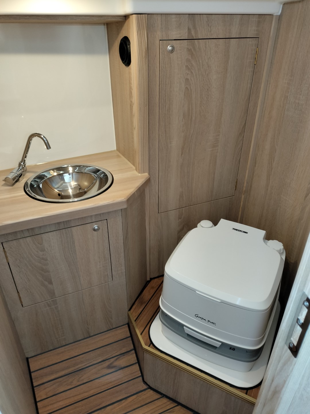 Antila 28.2 - Barbados – zdjęcie 91/103 – jacht na Mazurach (port Wilkasy)