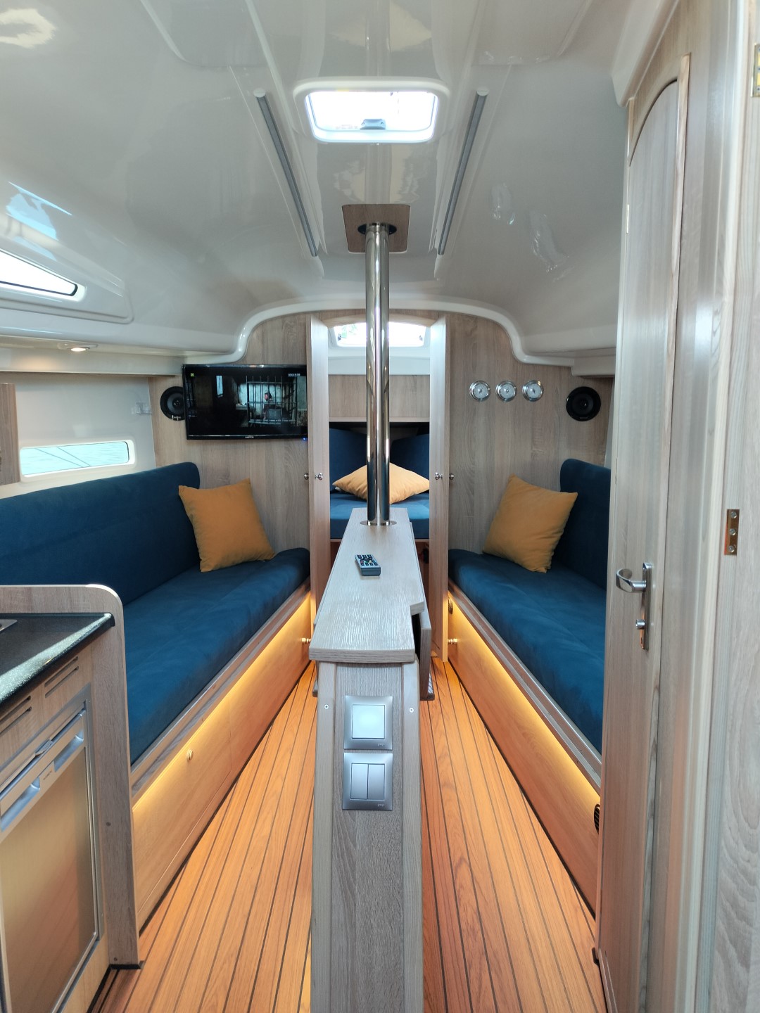 Antila 28.2 - Barbados – zdjęcie 8/103 – jacht na Mazurach (port Wilkasy)