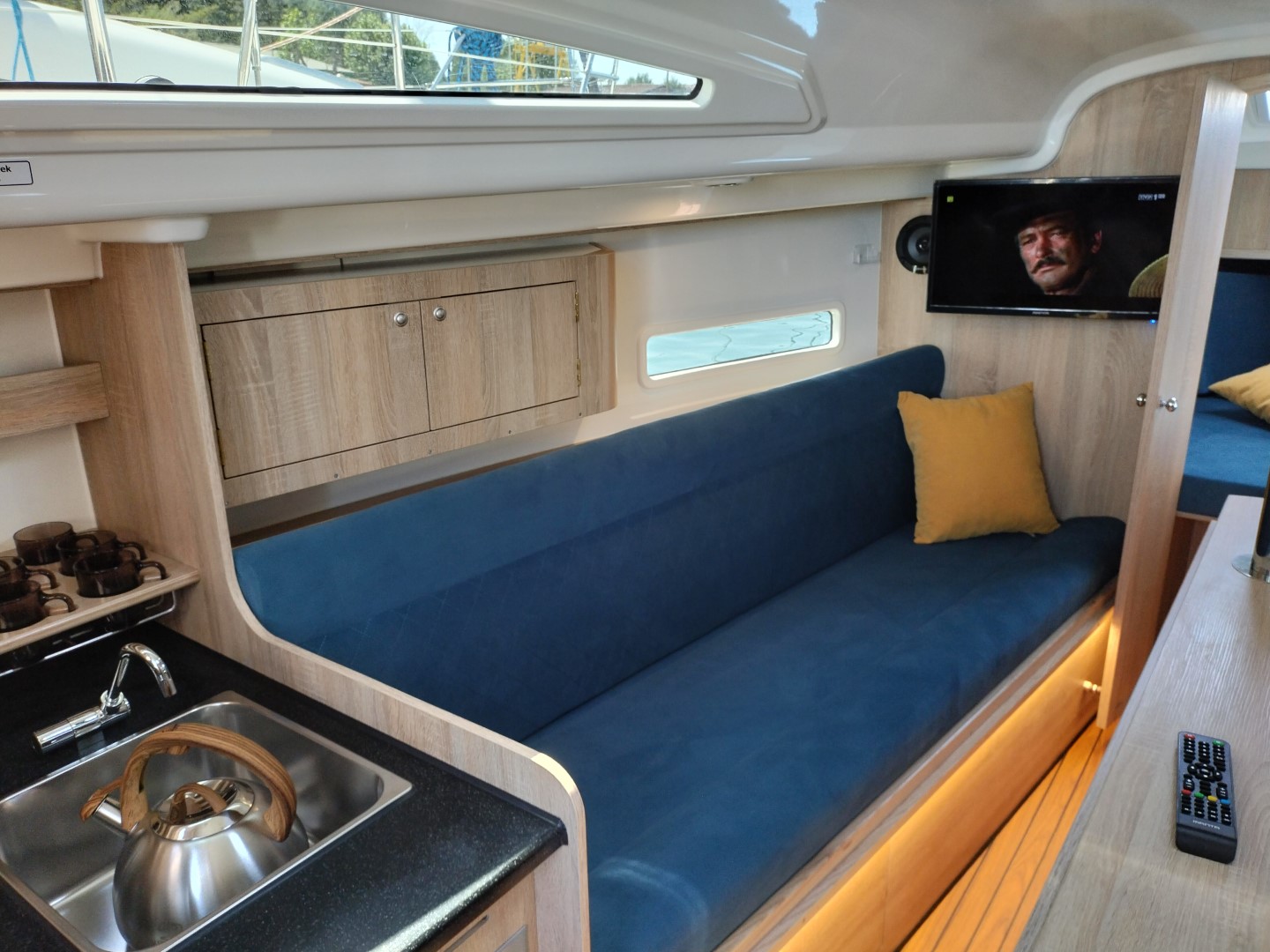 Antila 28.2 - Barbados – zdjęcie 95/103 – jacht na Mazurach (port Wilkasy)