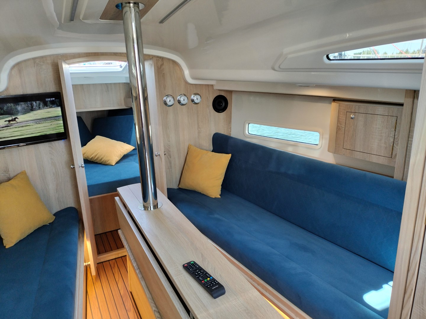 Antila 28.2 - Barbados – zdjęcie 28/103 – jacht na Mazurach (port Wilkasy)