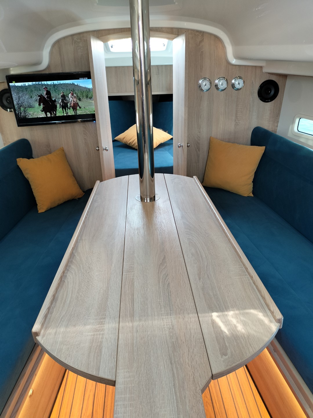 Antila 28.2 - Barbados – zdjęcie 40/103 – jacht na Mazurach (port Wilkasy)