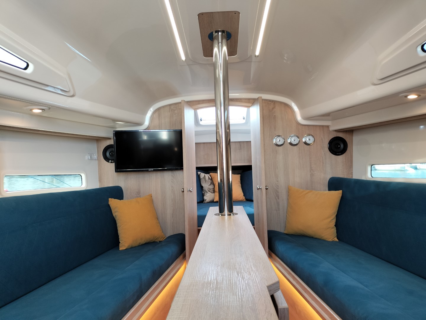 Antila 28.2 - Barbados – zdjęcie 42/103 – jacht na Mazurach (port Wilkasy)