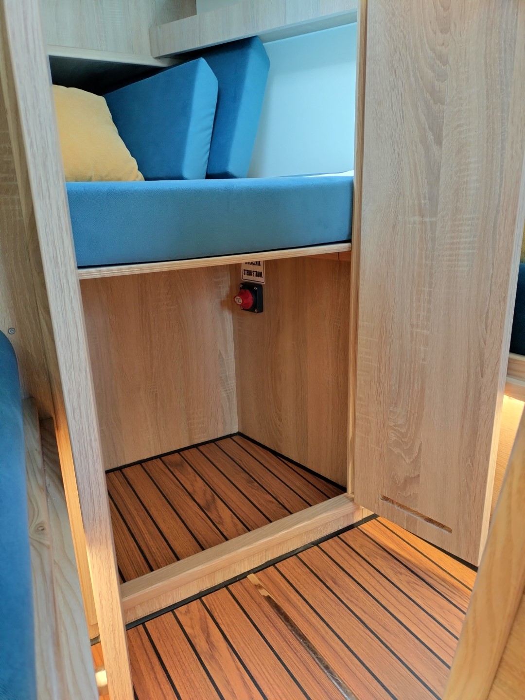 Antila 28.2 - Barbados – zdjęcie 76/103 – jacht na Mazurach (port Wilkasy)