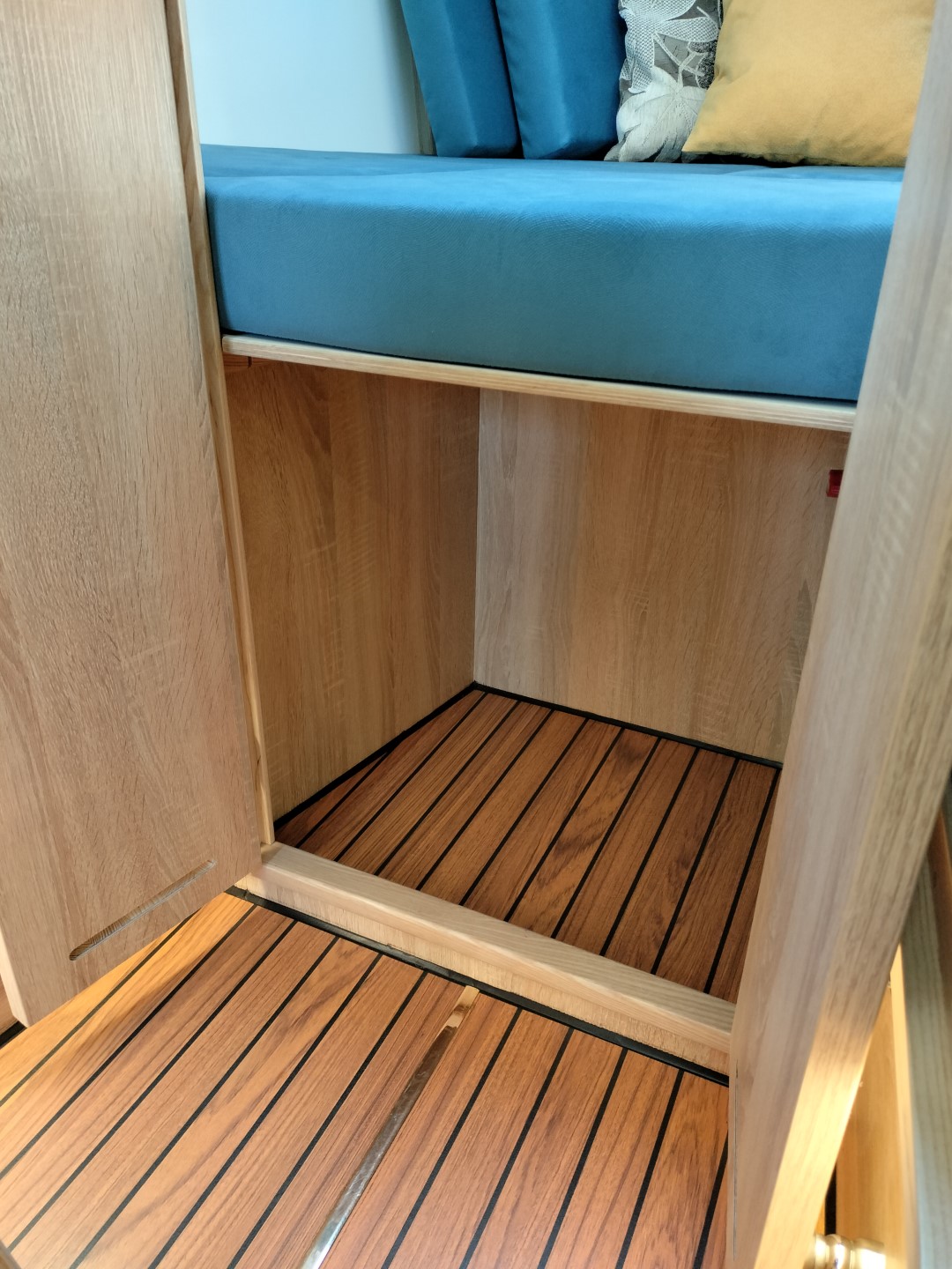 Antila 28.2 - Barbados – zdjęcie 81/103 – jacht na Mazurach (port Wilkasy)