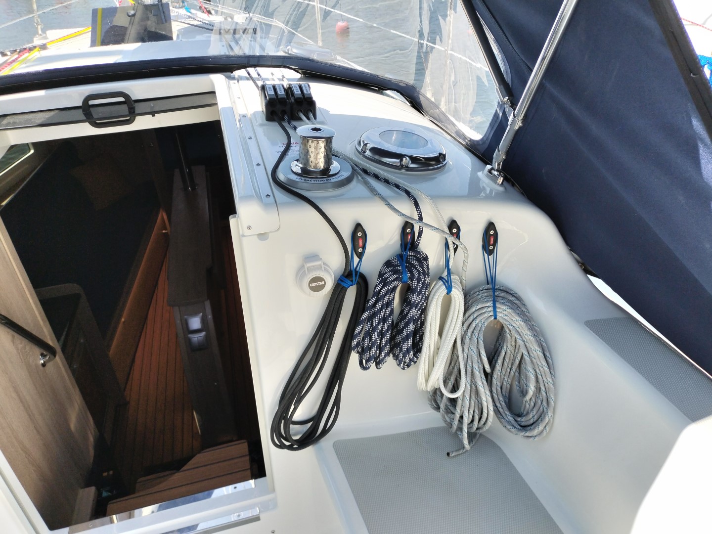 Antila 28.2 - Barbados – zdjęcie 30/103 – jacht na Mazurach (port Wilkasy)